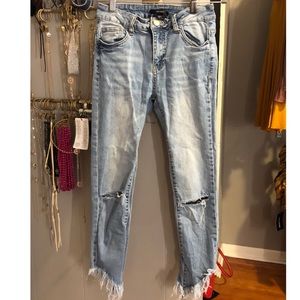 Distressed skinny jeans